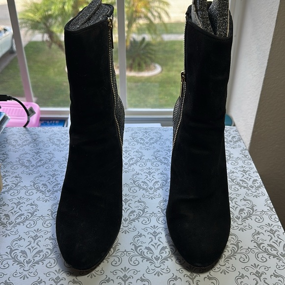 Loved Michael Kors boots! - Picture 2 of 6